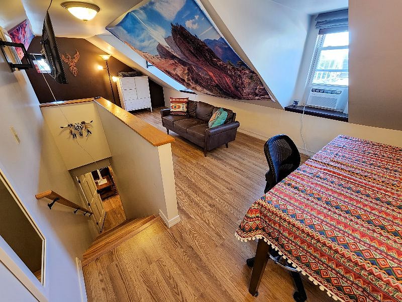 SUITE 4/Phoenix Suite -- $1850/month CASH (@Property 2 - Near Capitol), available 4/22