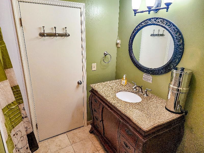 Bathroom @Property 1 - Midtown (shared by Room 1 & Room 2)