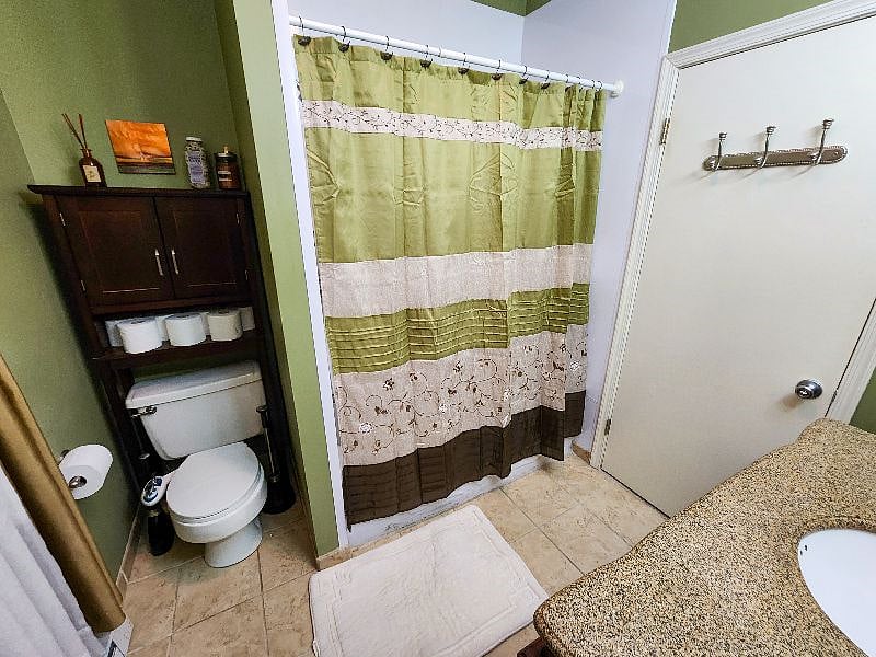 Bathroom @Property 1 - Midtown (shared by Room 1 & Room 2)