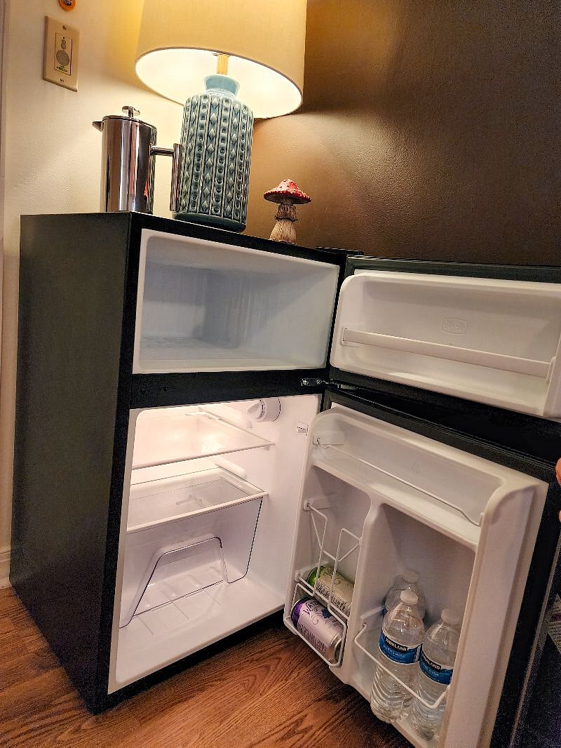 Room 3/Wanderlust Room -- $1500/month CASH (@Property 2 - Near Capitol), available 4/19