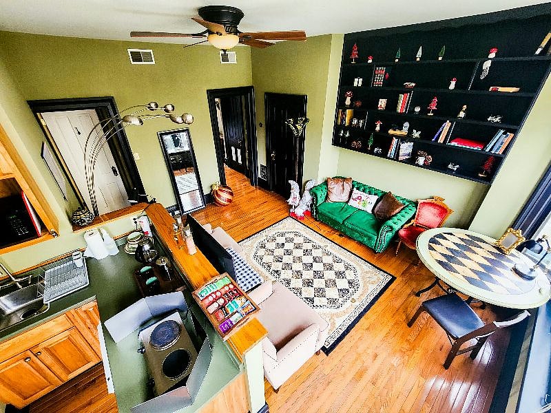 SUITE 6/Victorian Wonderland (@Property 2 - Near Capitol, Downtown Harrisburg; whole place; private floor with private bathroom and private kitchen); available 6/17 -- $1950/month (CASH price)