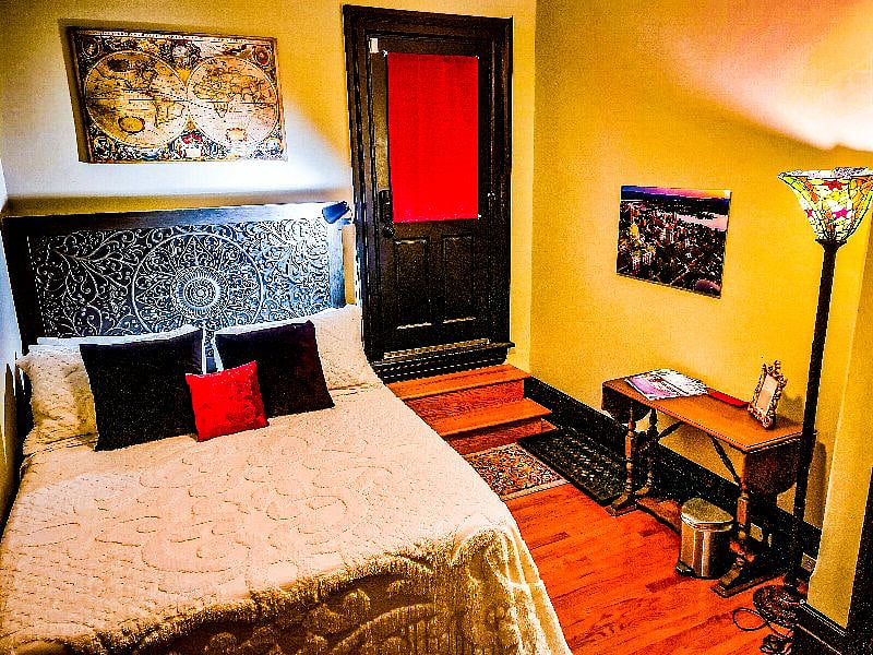 SUITE 6/Victorian Wonderland (@Property 2 - Near Capitol, Downtown Harrisburg; whole place; private floor with private bathroom and private kitchen); available 6/17 -- $1950/month (CASH price)