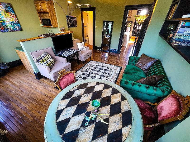 SUITE 6/Victorian Wonderland (@Property 2 - Near Capitol, Downtown Harrisburg; whole place; private floor with private bathroom and private kitchen); available 6/17 -- $1950/month (CASH price)