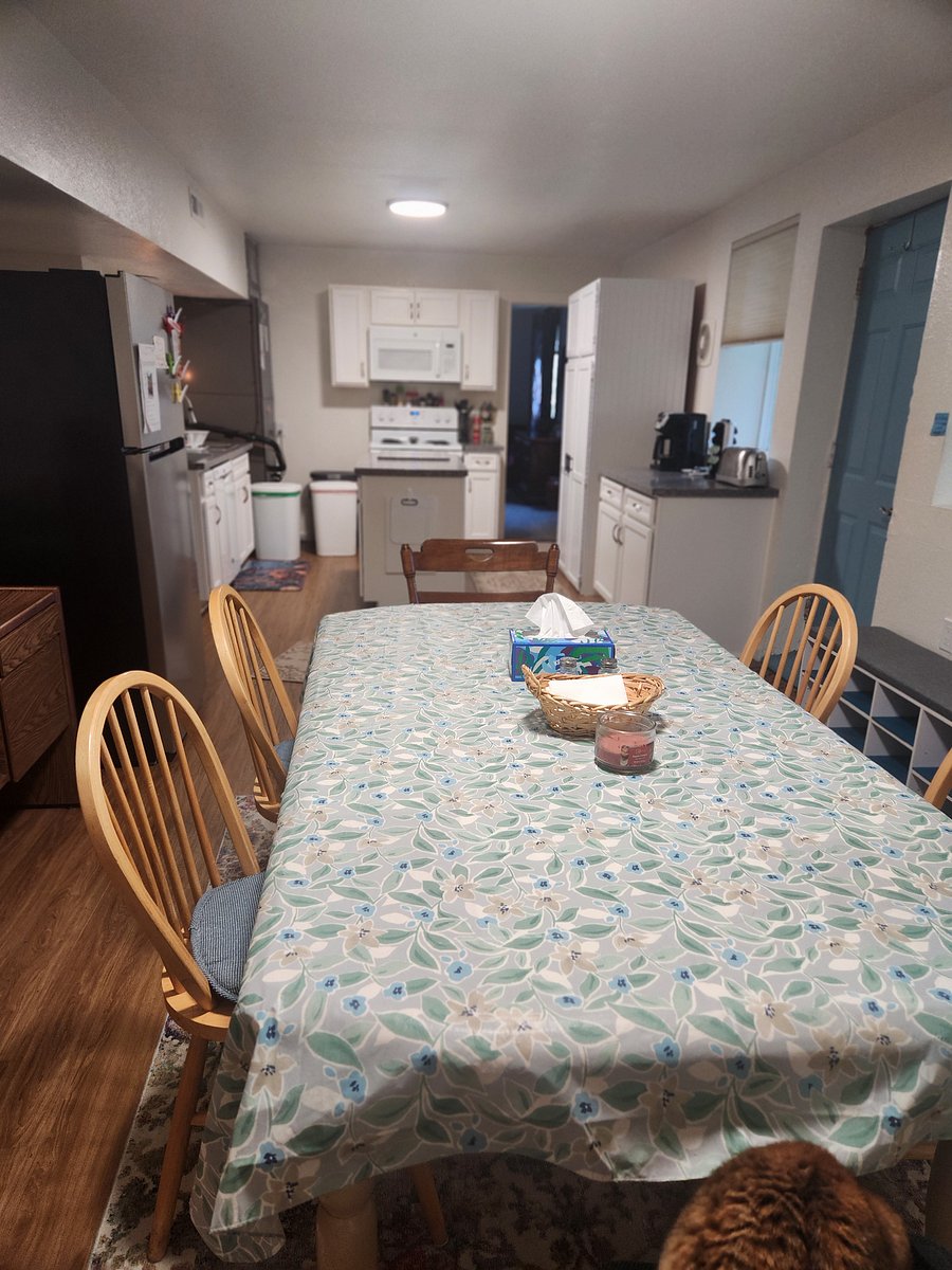 2nd view of the kitchen