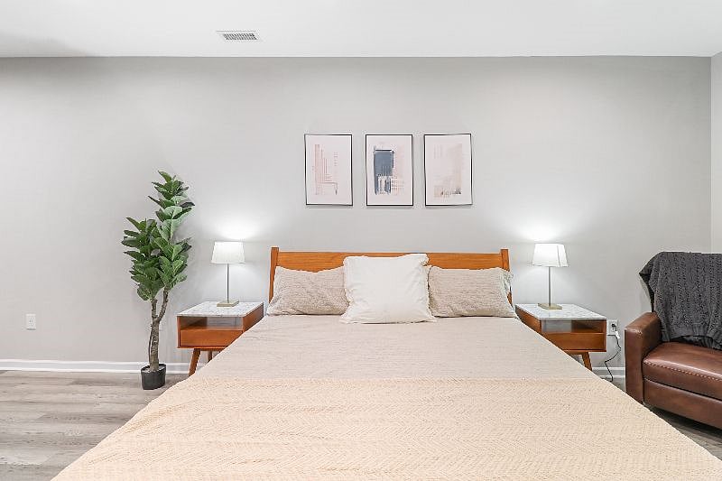 Unit 1 King size Bed (SL 276 Studio)