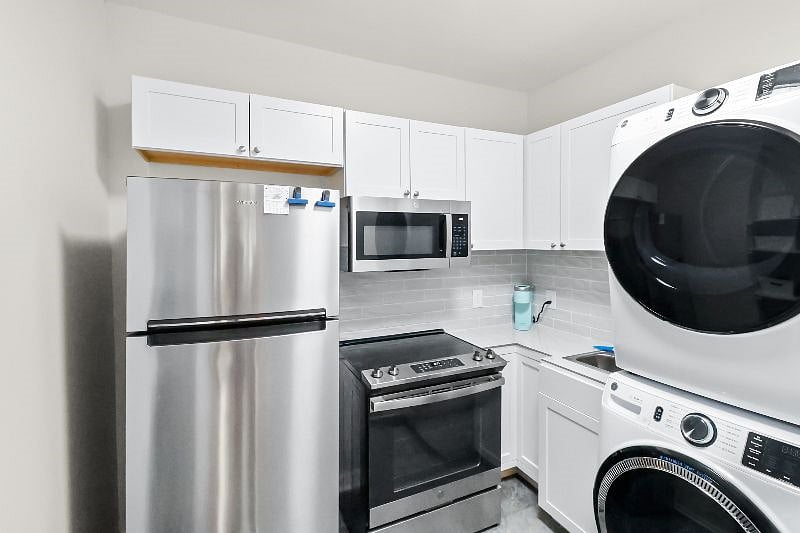 Unit 2 Kitchen. (SL 128 Studio)