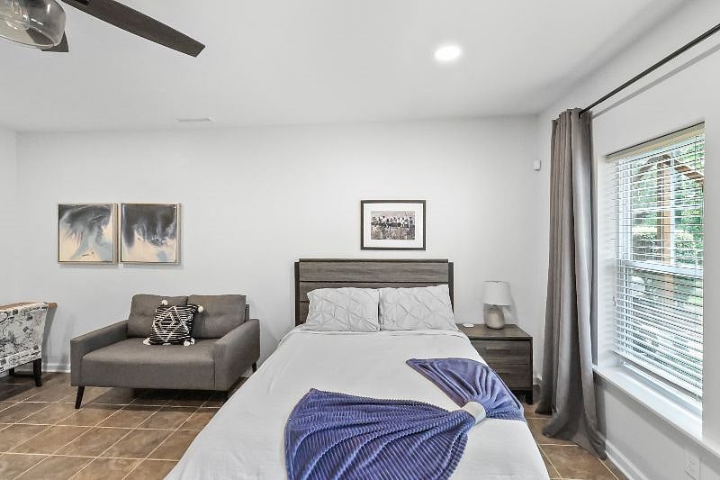 Unit 2 Bedroom with Queen sized bed. (SL 128 Studio)