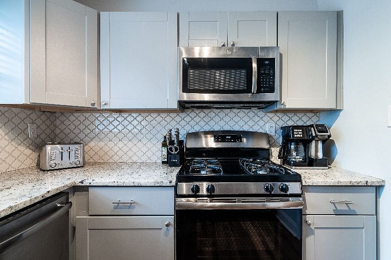 Furnished Finder property 402773_2 photo 6