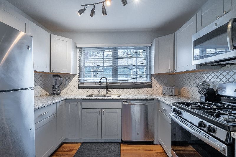 Furnished Finder property 402773_2 photo 5