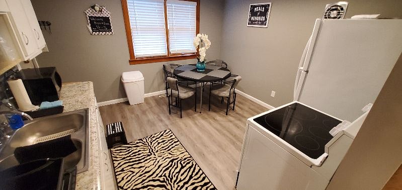 Furnished Finder property 402995_1 photo 18