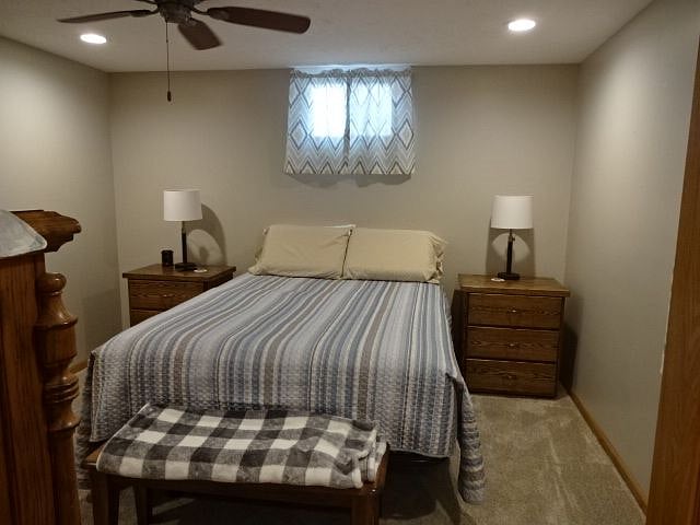 Bedroom with queen size adjustable bed
