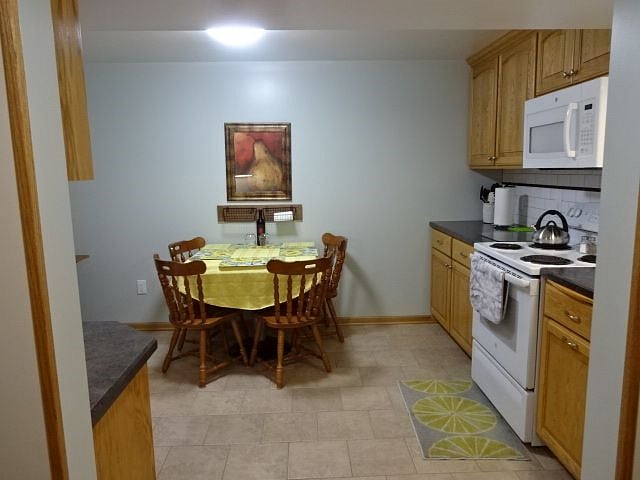 Furnished Finder property 403008_1 photo 12