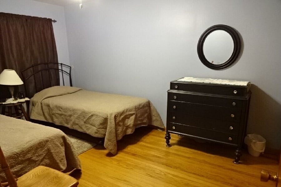 3rd bedroom with twin beds
