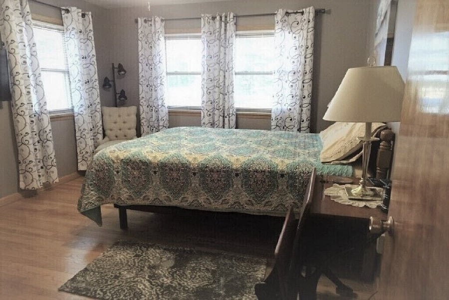 Master bedroom Adjustable Queen bed