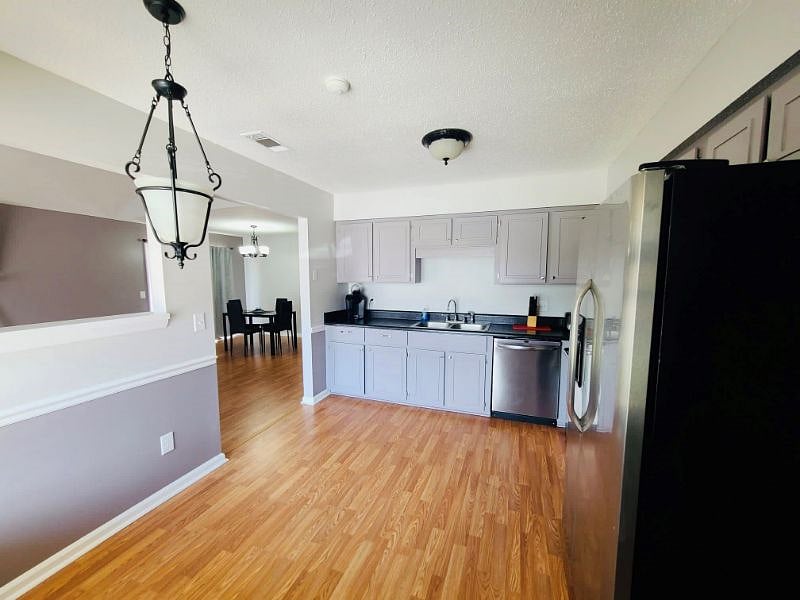 Furnished Finder property 403272_1 photo 2
