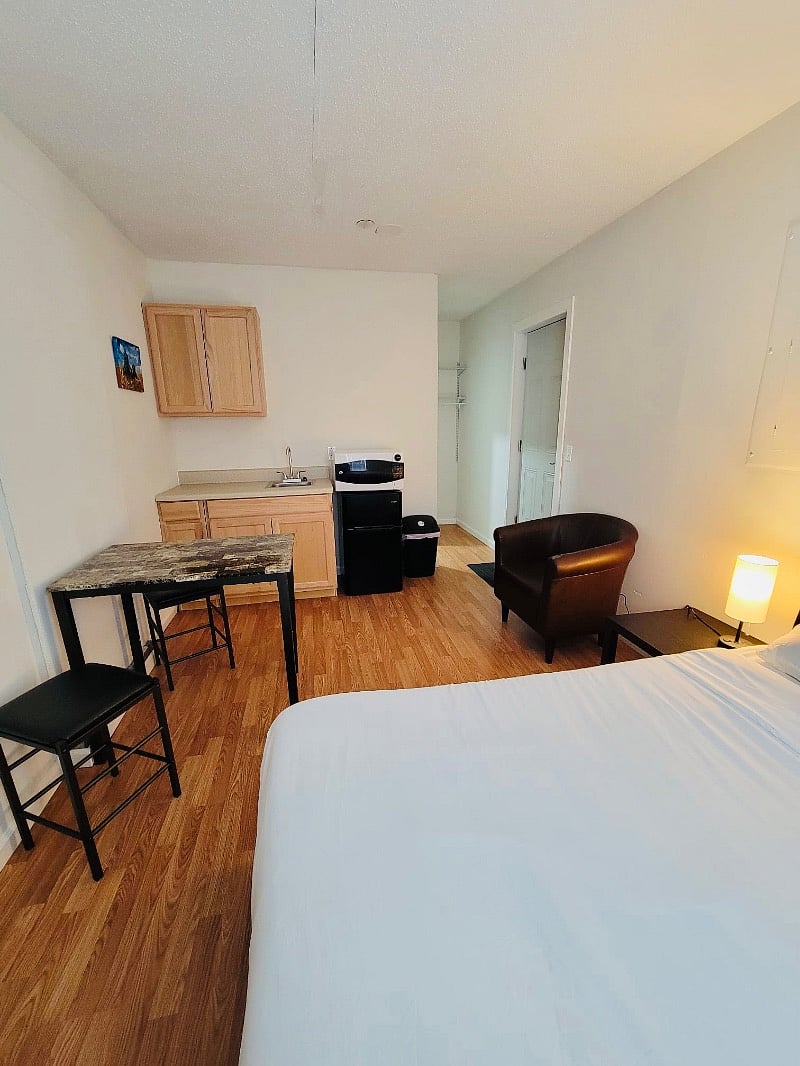 Furnished Finder property 403272_2 photo 1
