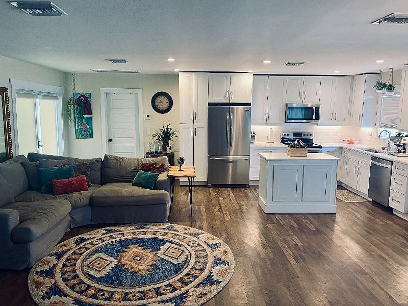 Furnished Finder property 403540_1 photo 3