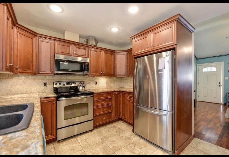 A different angle on the kitchen.The fridge freezer is a drawer type.