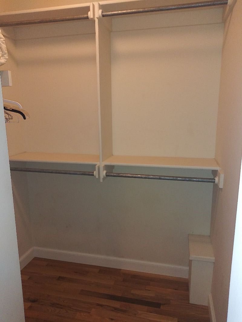 Queen bedroom walk-in closet