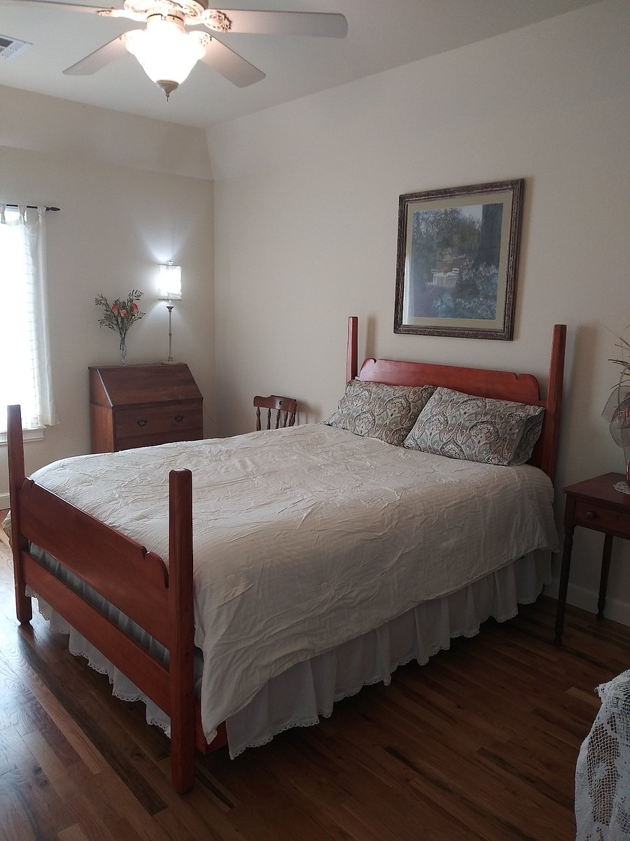 Beautiful queen bedroom