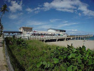 Restaurant "ON" the pier and fishing as well!