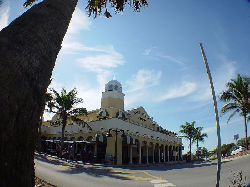Beach front eateries everywhere!