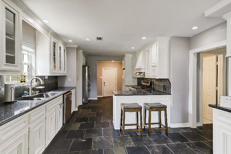 Furnished Finder property 403837_1 photo 17