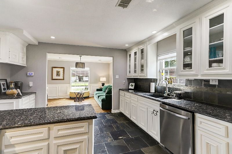 Furnished Finder property 403837_1 photo 16
