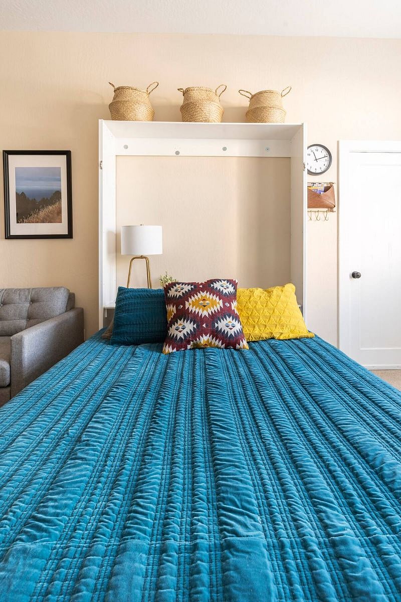 Queen size bed.