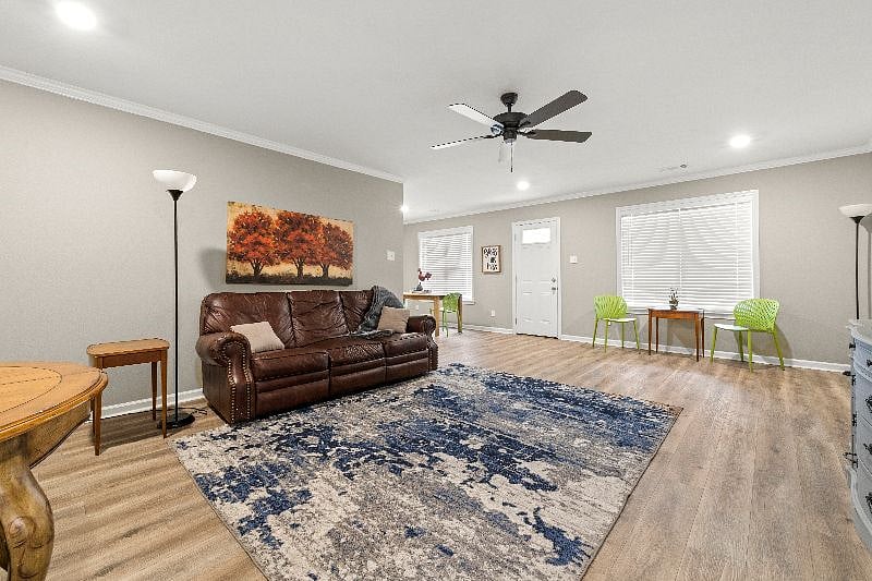 Furnished Finder property 403986_1 photo 10