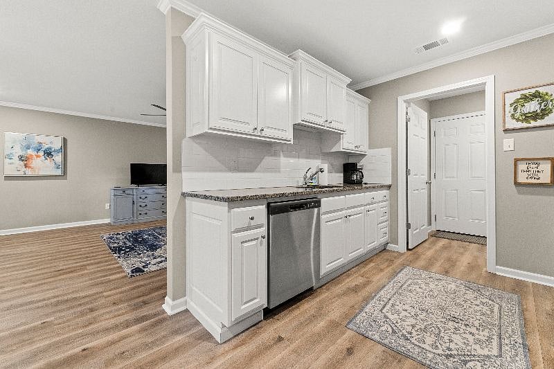 Furnished Finder property 403986_1 photo 3