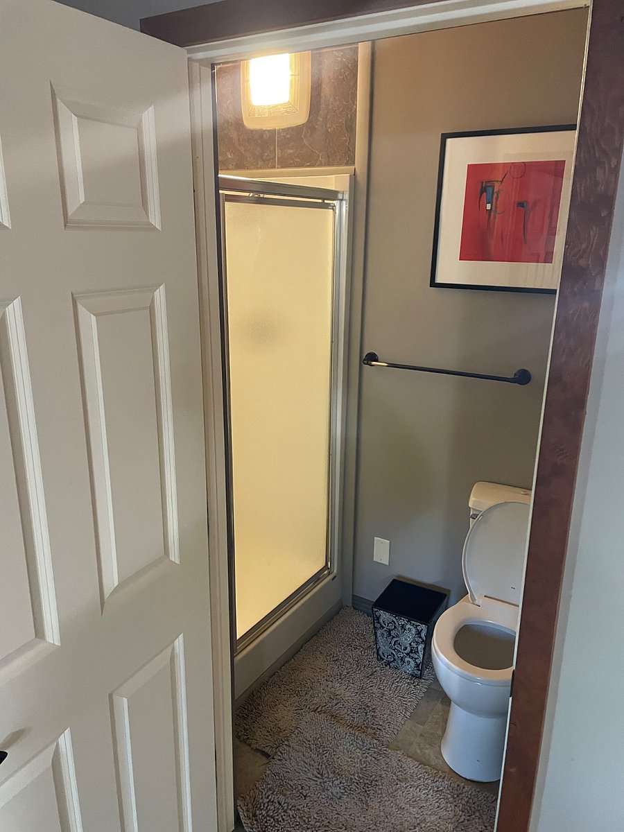 Furnished Finder property 404000_1 photo 3