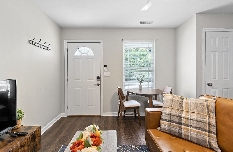 Furnished Finder property 404018_1 photo 4
