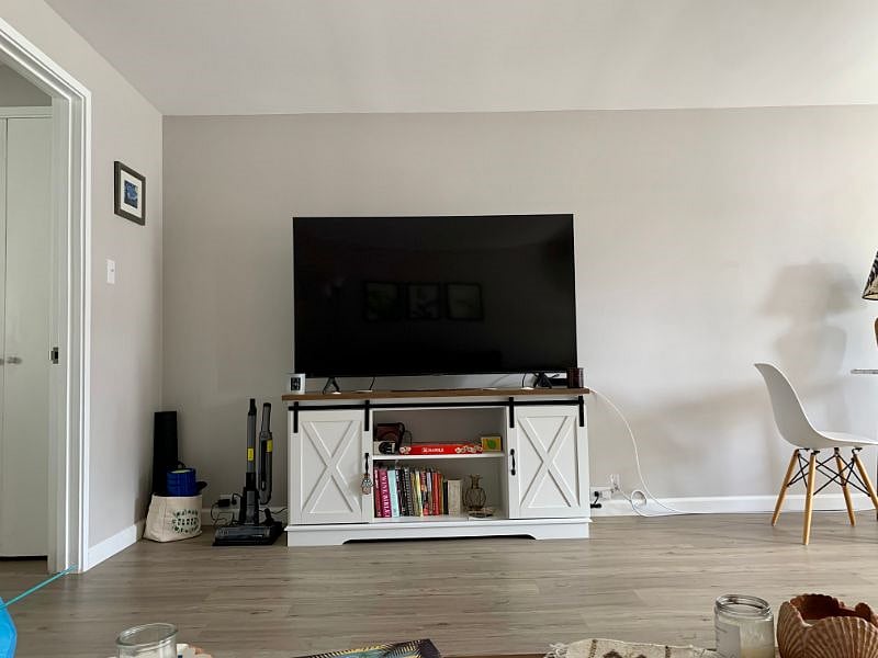Yoga mat and roller available. TV has apps like Netflix, Spotify, Amazon Prime, Youtube, HBO Max, Disney Plus, etc.
