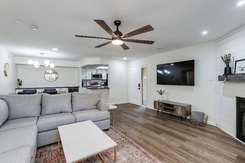Furnished Finder property 404057_1 photo 3