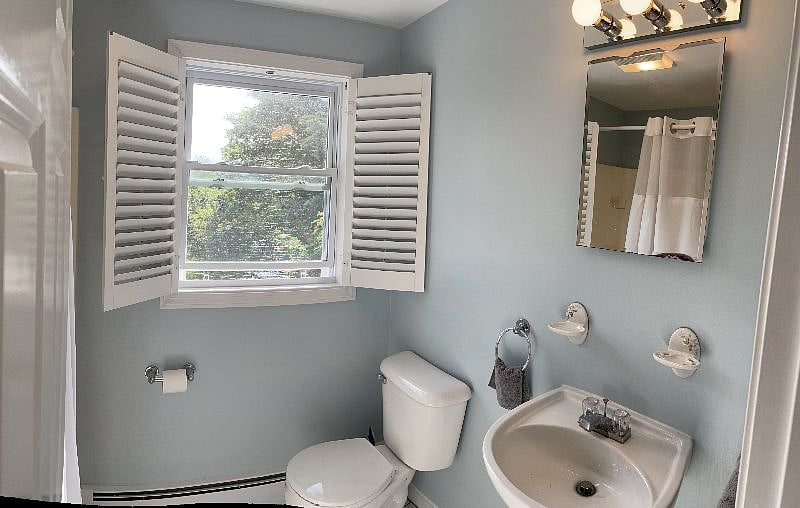 Upstairs full bathroom