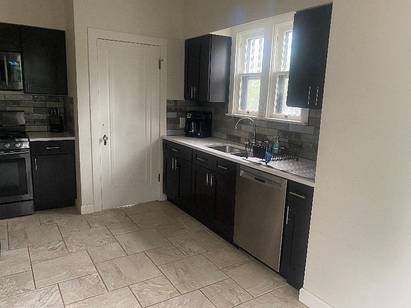 Furnished Finder property 404098_1 photo 6