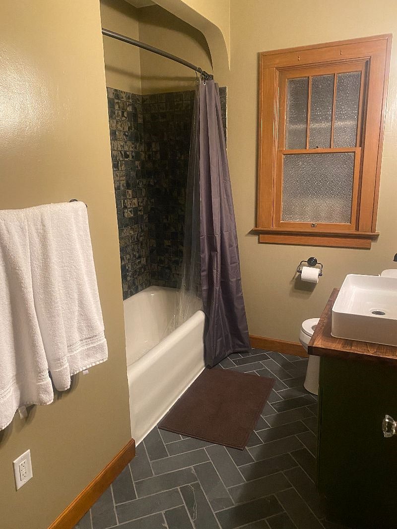 Furnished Finder property 404098_1 photo 12