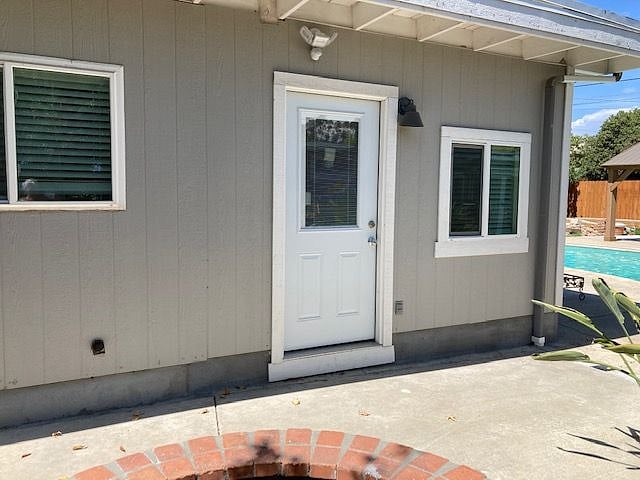 Entrance to Lily Pad Cottage