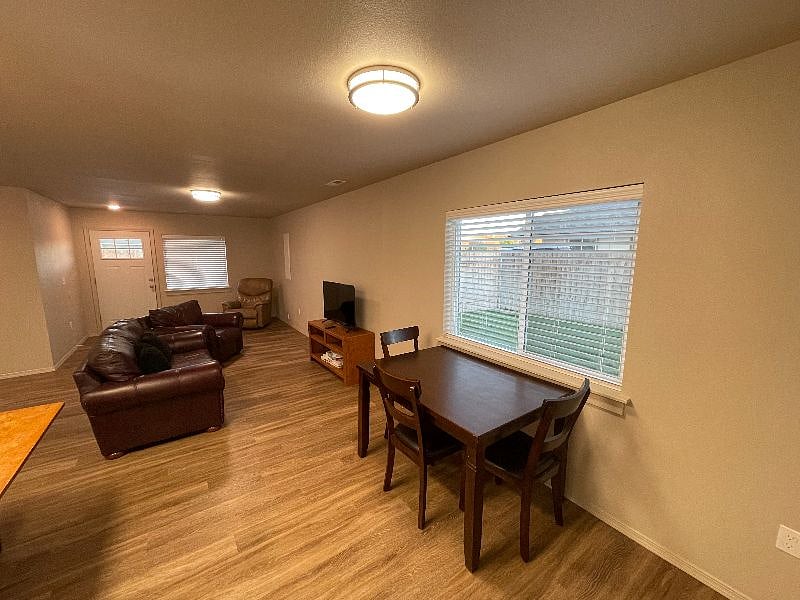 Furnished Finder property 404409_1 photo 4
