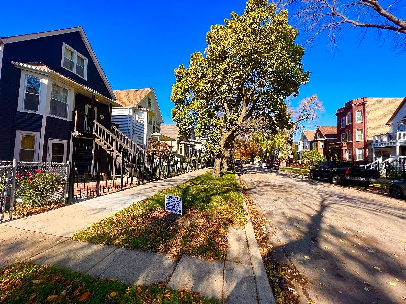 street parking available in front of property . Availability varies throughout day/night