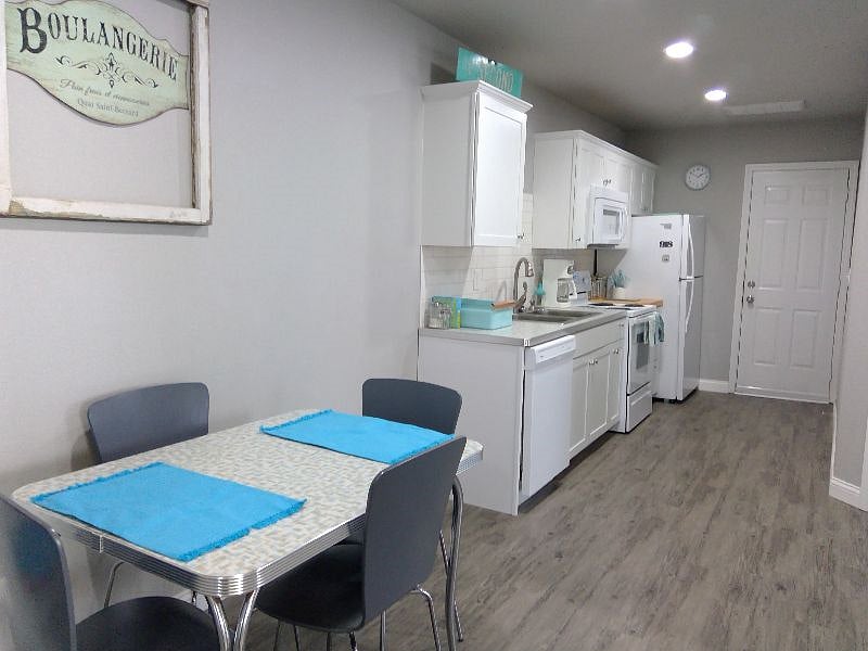 Furnished Finder property 404481_1 photo 6