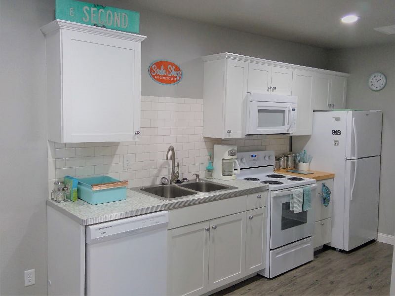 Retro styled kitchen with eat in dining table and 4 chairs