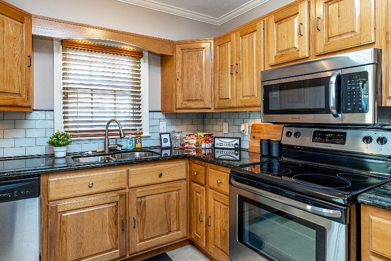 Furnished Finder property 404500_1 photo 7