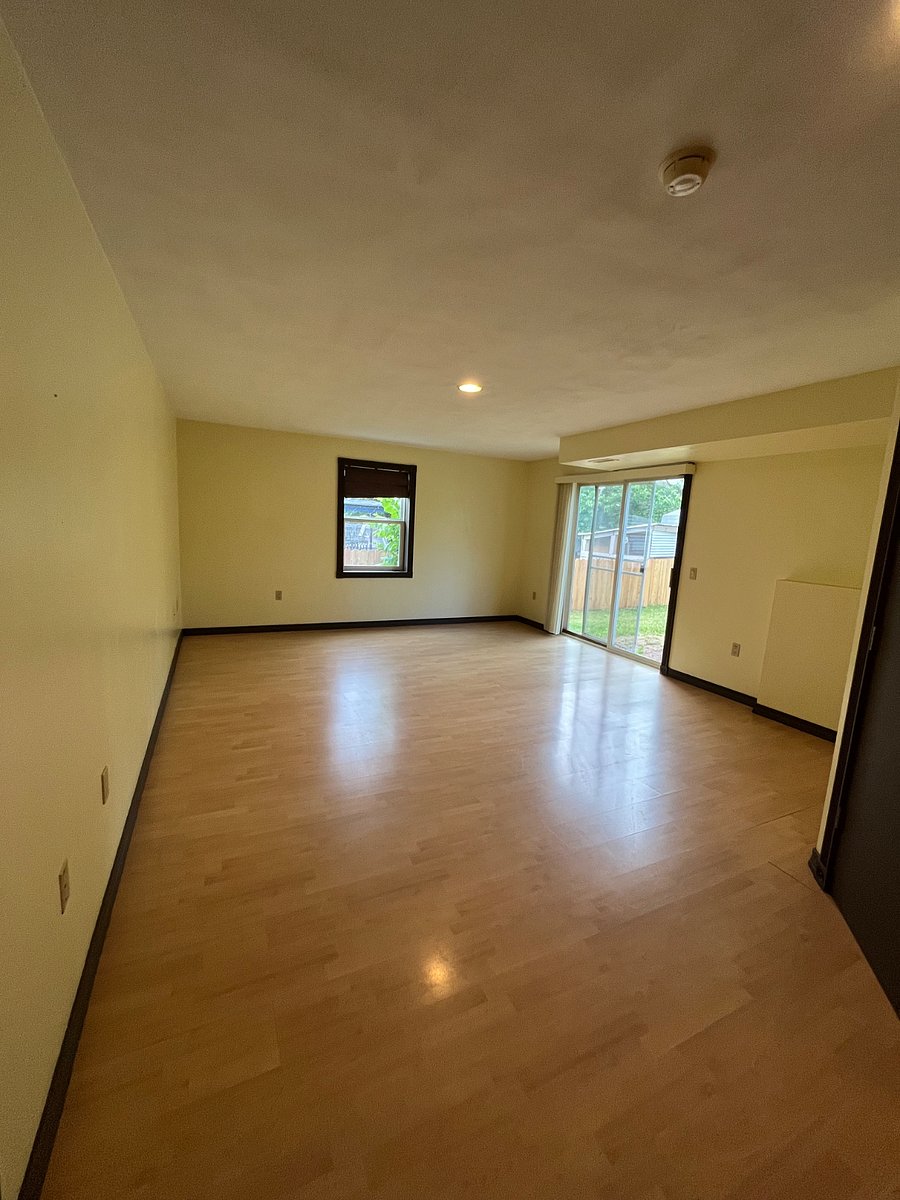 Second living room/storage area