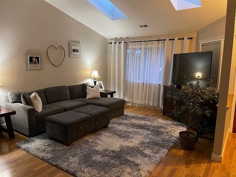 Furnished Finder property 404589_1 photo 1