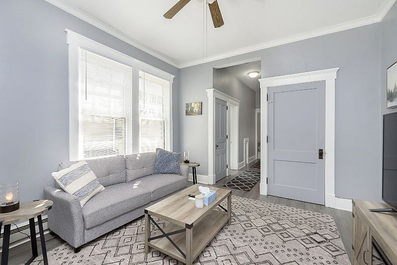Furnished Finder property 404605_2 photo 9