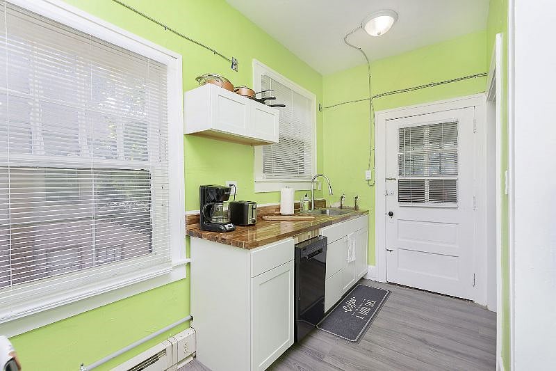 Furnished Finder property 404605_2 photo 15
