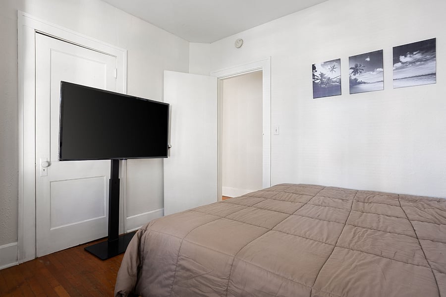 Furnished Finder property 404605_3 photo 24