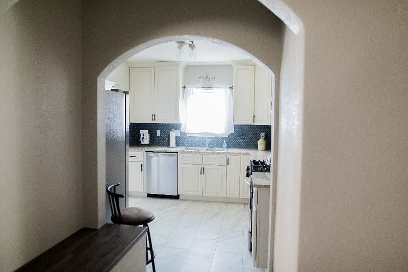 Furnished Finder property 404620_1 photo 18